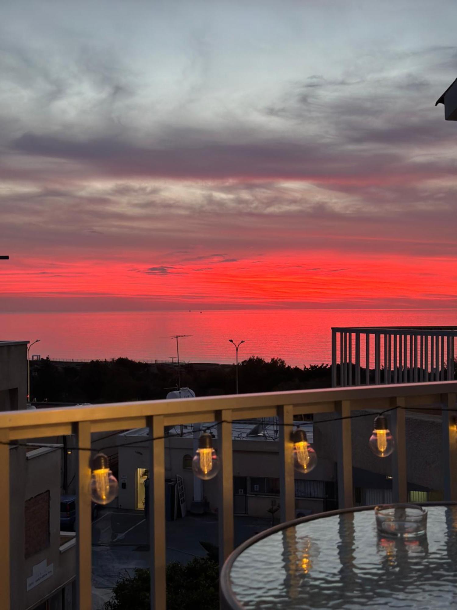 Sea View Apartment Near The Beach Paphos Ngoại thất bức ảnh